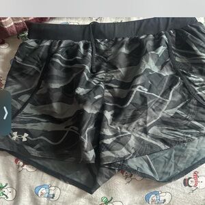 Under Armour Women's Gray Camo Athletic Shorts